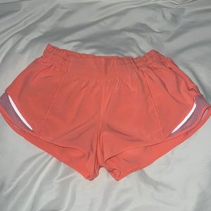 lululemon hotty hot shorts size 4 (2.5”) coral color
